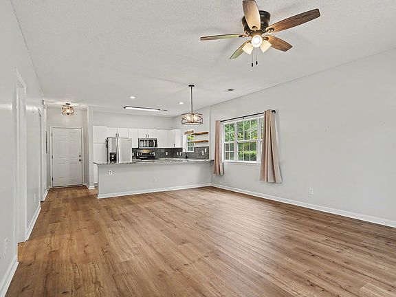 4th image of 3919 Gladiola Ct. #3-101