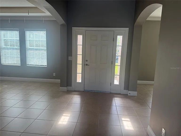 3128 Amalfi Dr — Photo 2
