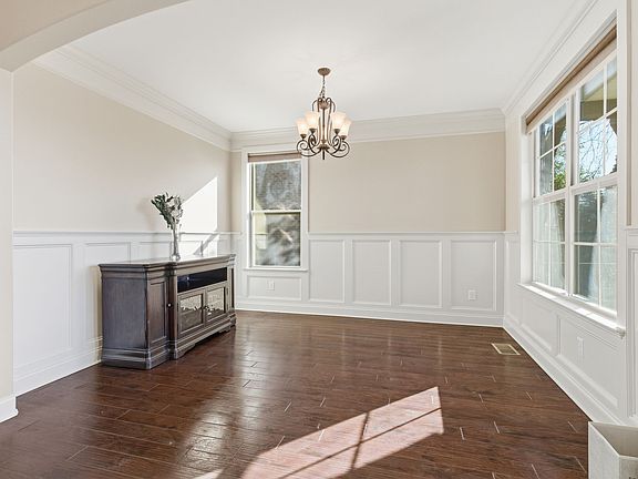 5th image of 1007 Avery Trace Cir