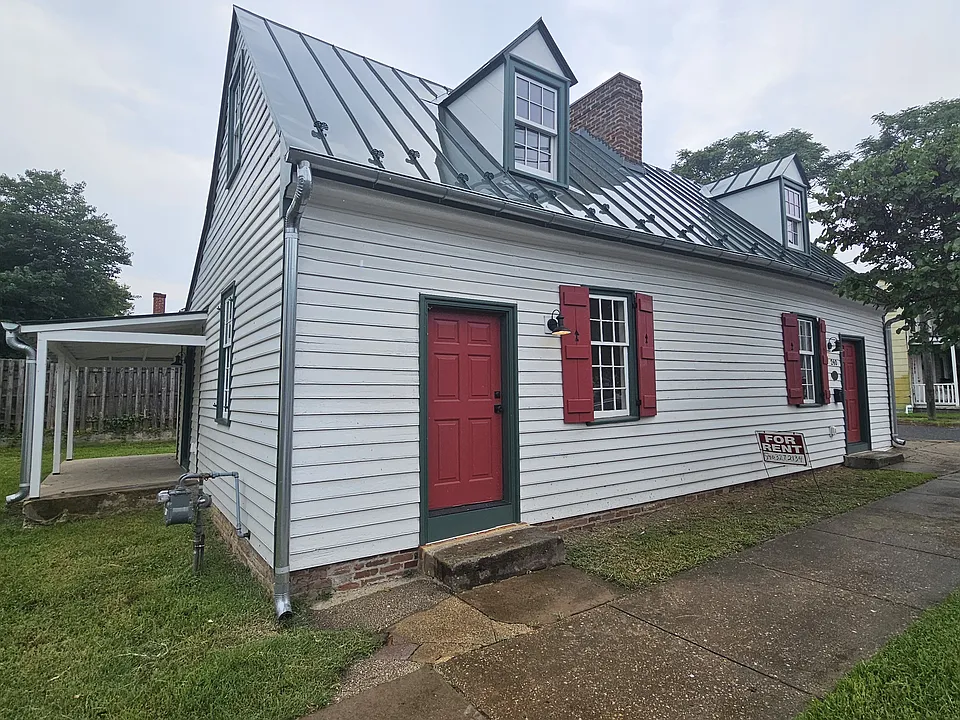 240 Charles St