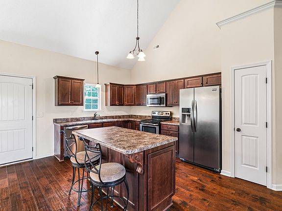4th image of 1329 Round Rock Dr