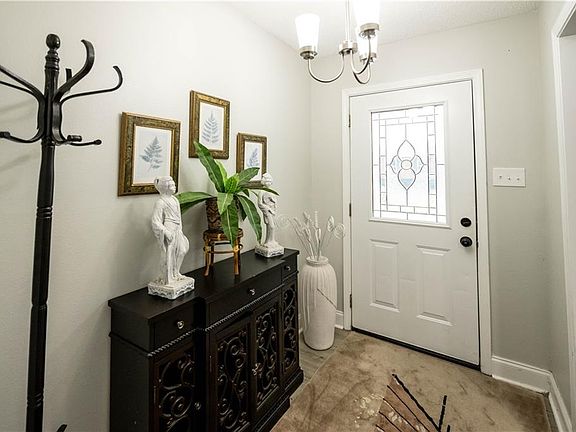 5th image of 2725 Fairfield Ave