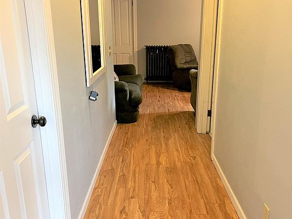 4th image of 252 W 6th St #1
