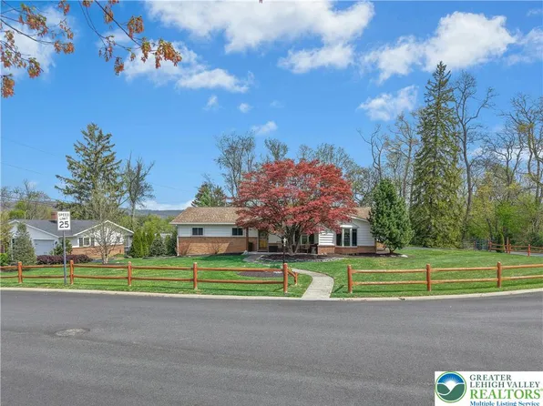 5027 Aberdene St, Center Valley, PA 18034