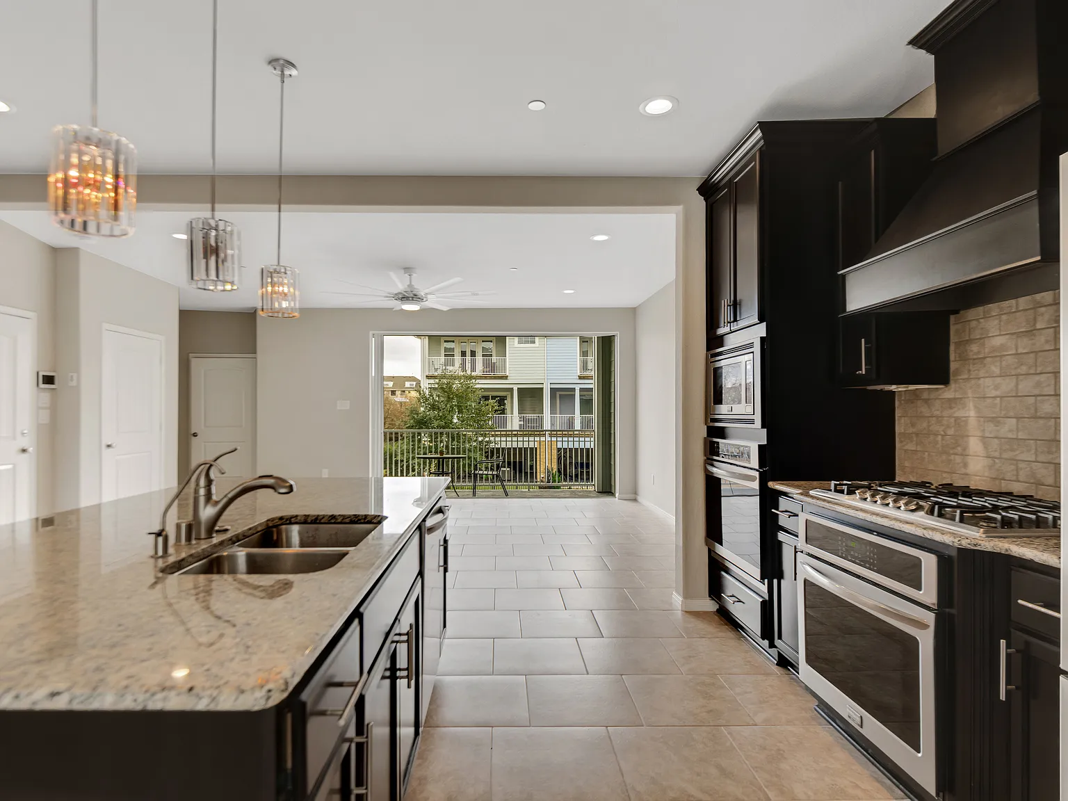 2 bed, 2.5 bath, 2081 sqft, $3,300 — Photo 3