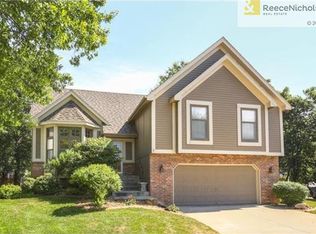 12435 S Hagan Ln, Olathe, KS 66062