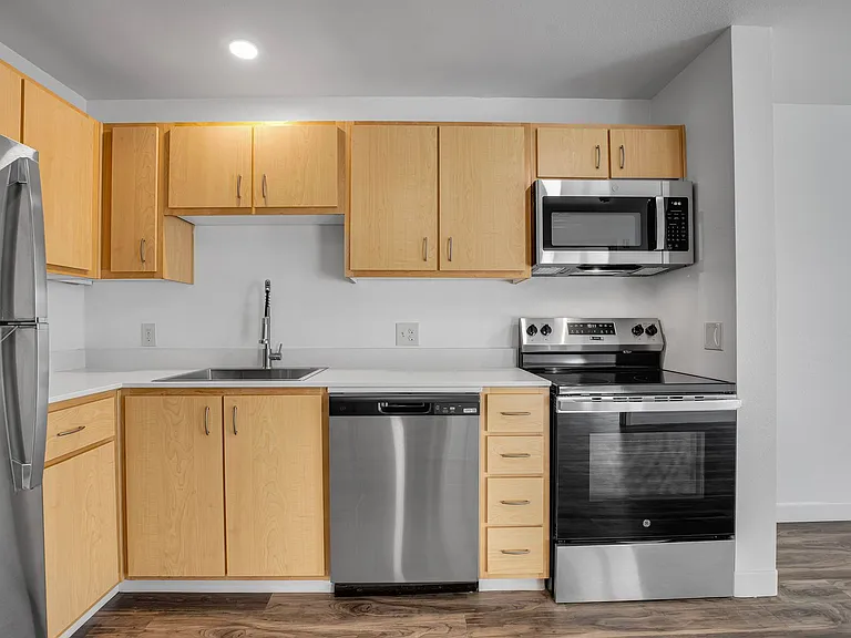 Eastwood Apartments — Photo 19