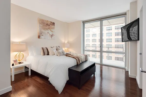 Rented by Compass | media 28