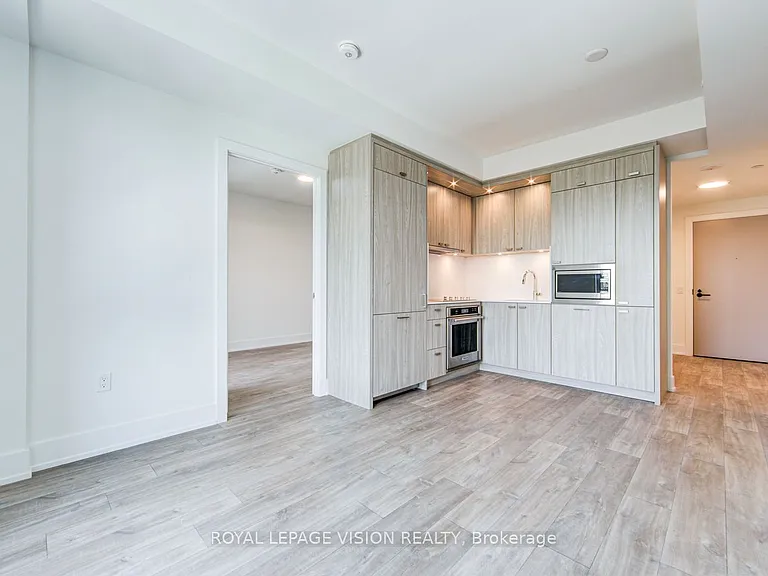 858 Dupont St #710 — Photo 11