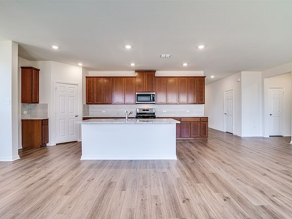 5th image of 4031 Bedford Dr