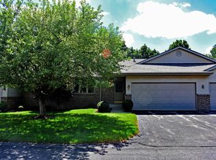 993 Country Gdn NW, Grand Rapids, MI 49534