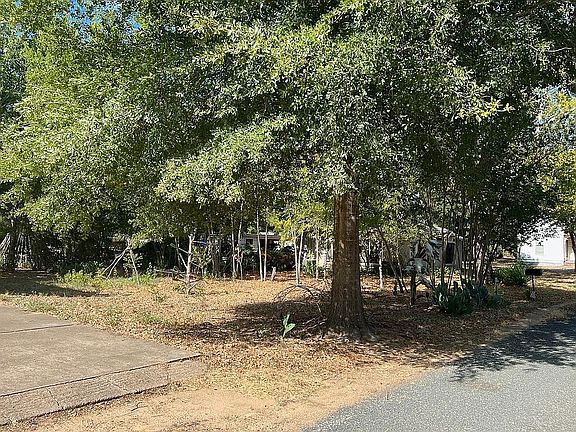 5th image of 907 NE Tiger Ln