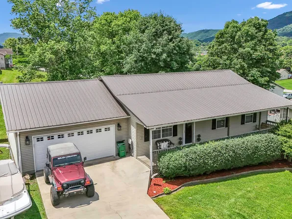 126 S Burress Ln, Jacksboro, TN 37757
