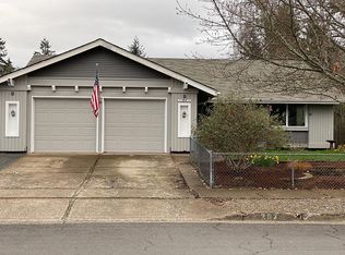 297 68th St, Springfield, OR 97478