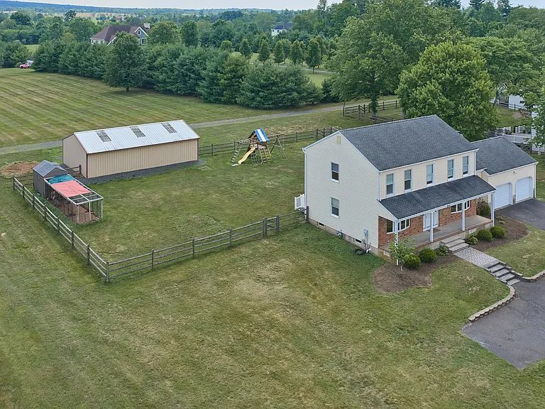 815 Clawson Ave — Photo 37
