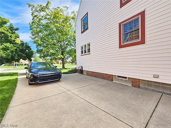 3rd image of 6454 S Canterbury Rd