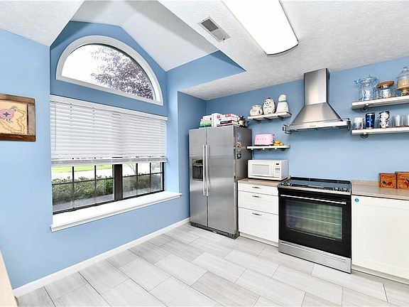 5th image of 7849 Stonebranch South Dr