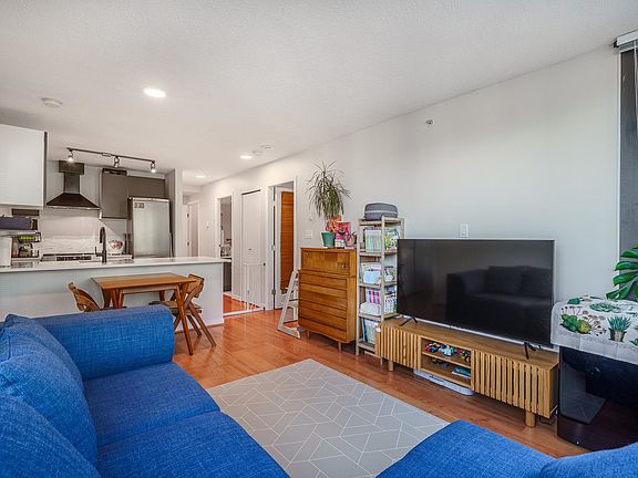 4th image of 1367 Alberni St #1706