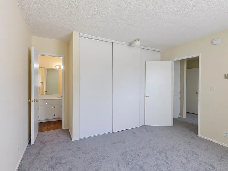 Lindley Apt — Photo 13