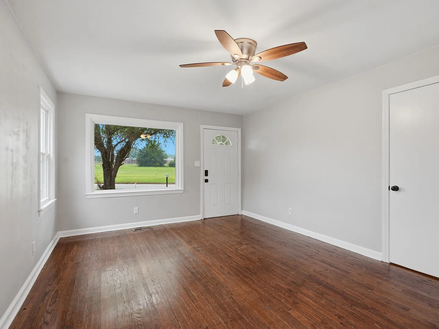 Quaint 3 bed 1 bath home in charming Decatur! — Photo 3