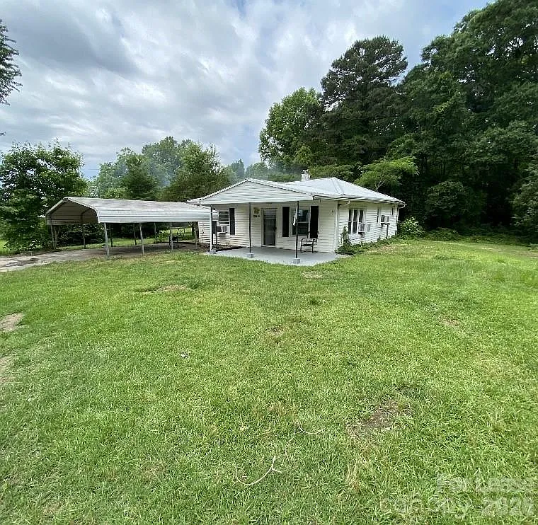 2 bed, 1.0 bath, 841 sqft, $1,350 — Photo 1