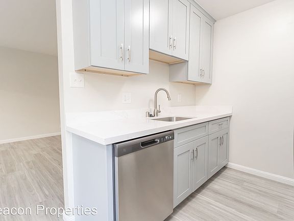 5th image of 211 Athol Ave #3