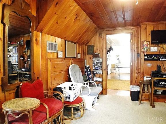 2nd image of 4606 Hilltop Dr
