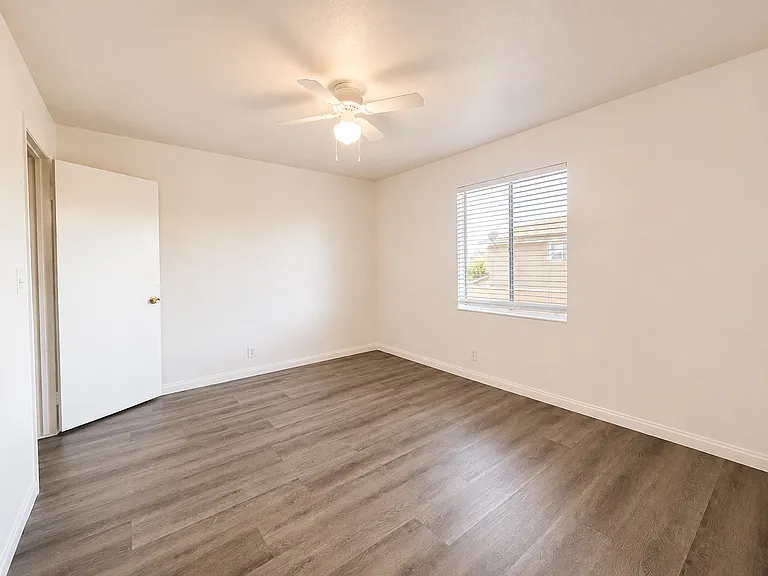 8582-8598 Tamarind Ave — Photo 13