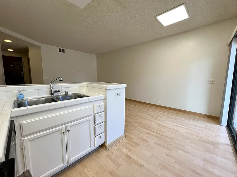941 W Carson St #221 — Photo 6
