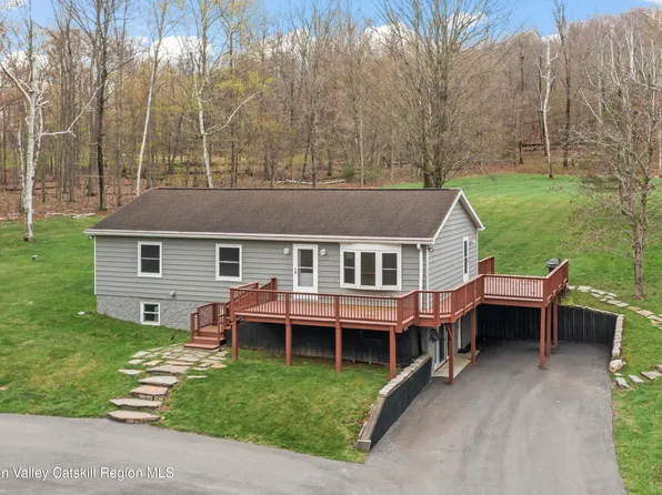 367 Woods Court, Ancramdale, NY 12503