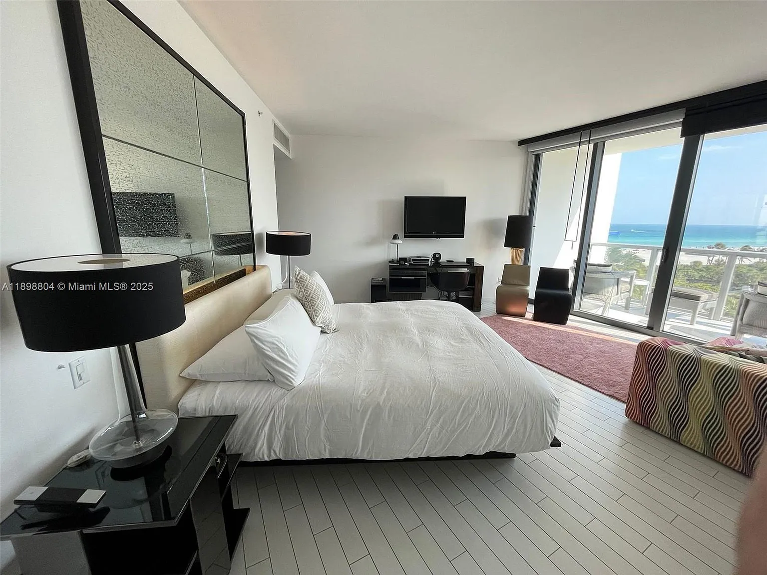 2201 Collins Ave Condo — Photo 2
