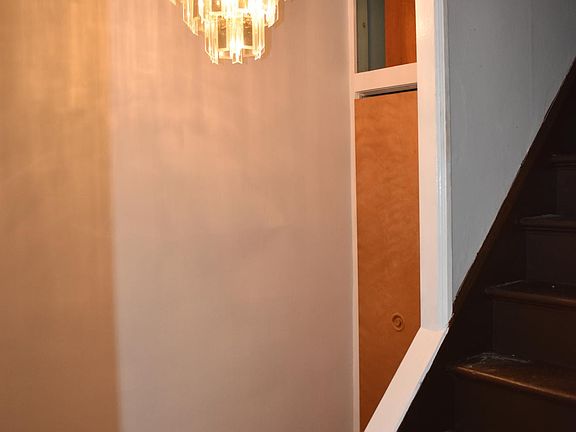 5th image of 242 Westminster Ave