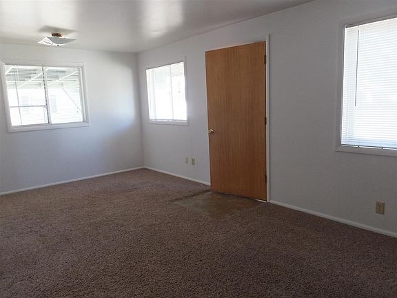 5th image of 635 E 2nd St