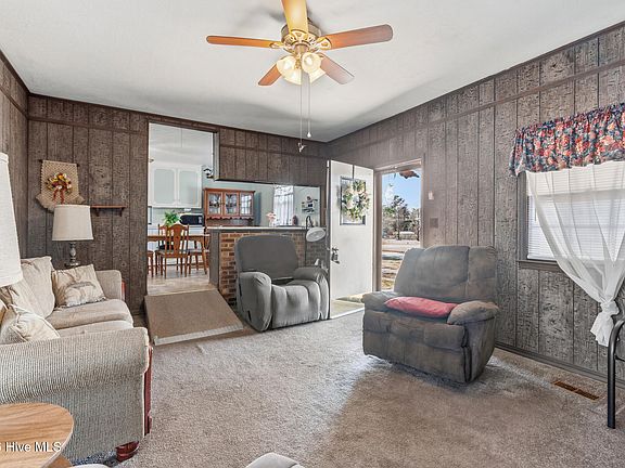 5th image of 293 Hickory Street