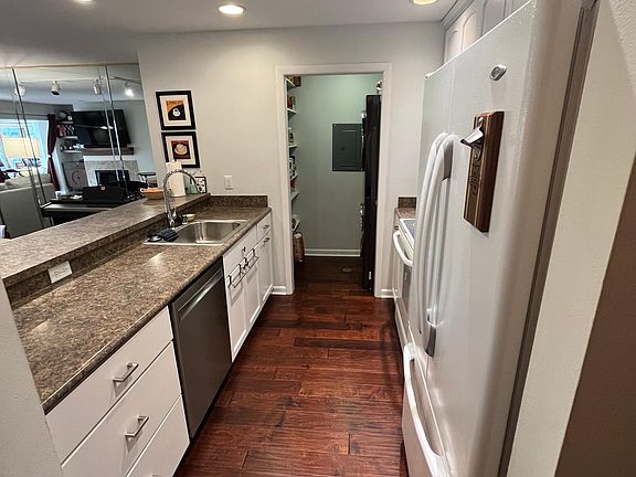 3rd image of 1229 N Jackson St Unit 303