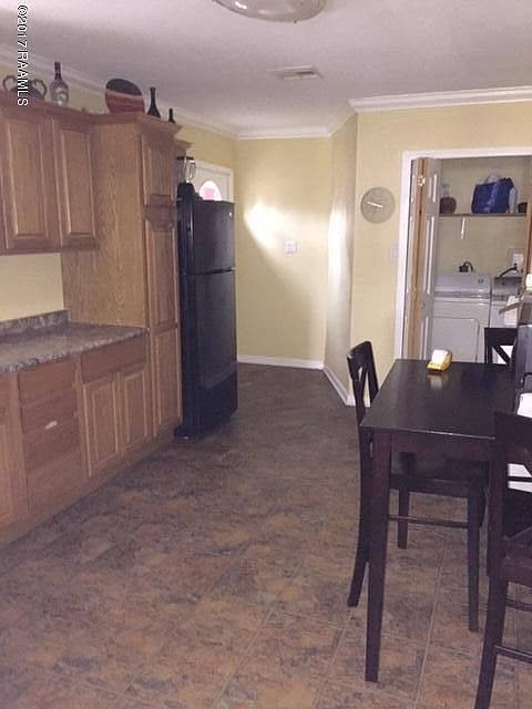 2nd image of 903 Surrey St