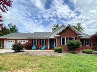 1070 E Chamberlin Dr, Asheboro, NC 27205