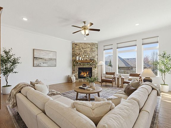 2nd image of 2390 E Cardinal Street