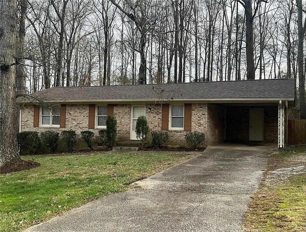 3 bed, 1.0 bath, 1075 sqft, $1,595 — Photo 1