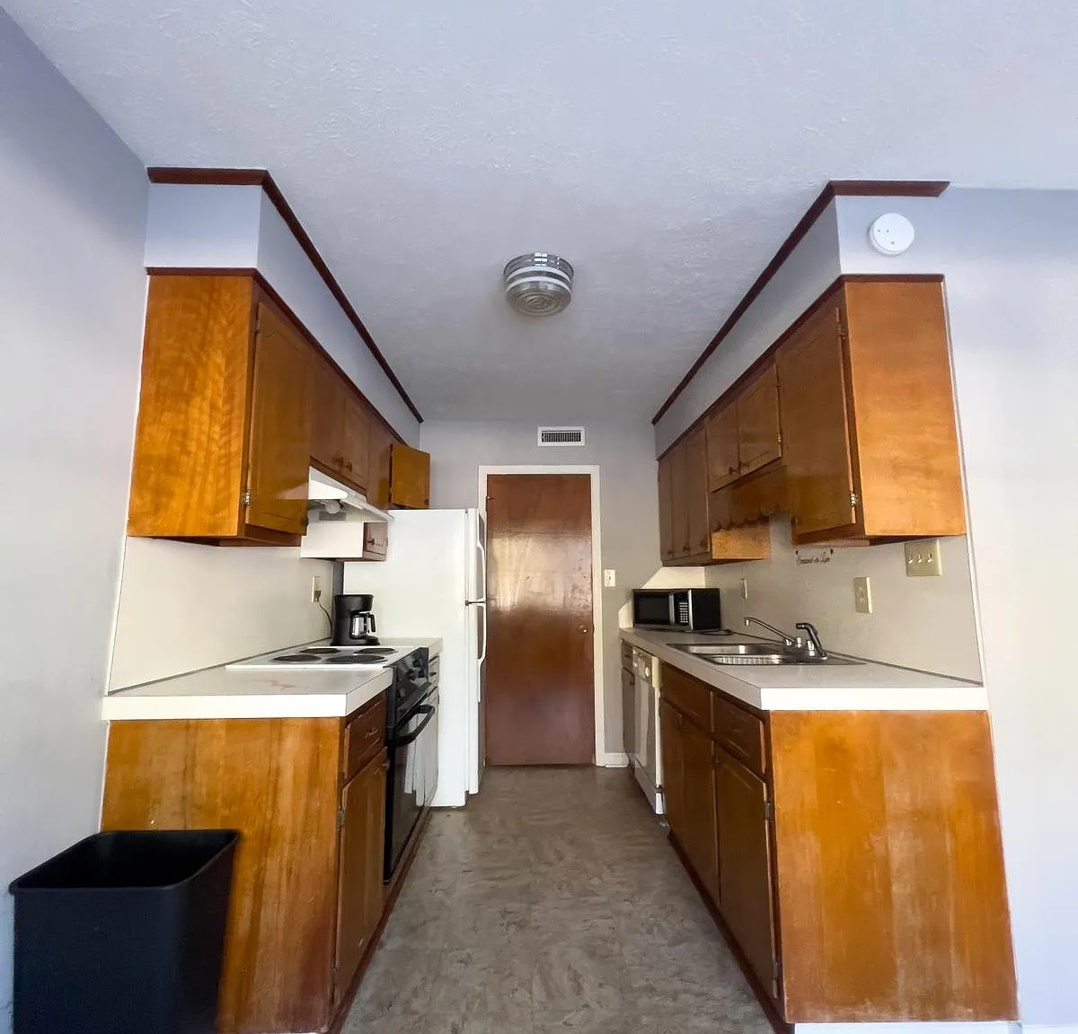 2 bed, 1.5 bath, 900 sqft, $1,400 — Photo 3