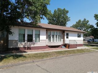 144 2nd St W, Ponteix, SK S0N1Z0