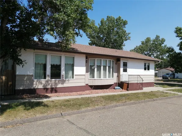 144 2nd Street W, Ponteix, SK S0N 1Z0