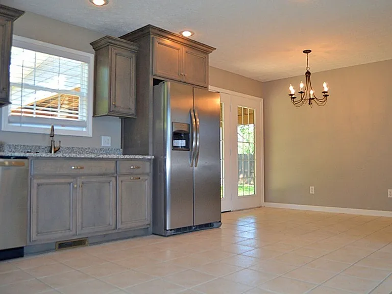 717 Springfield Blvd — Photo 5