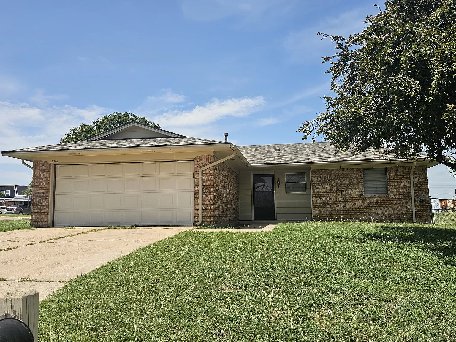 3 bed, 1100 sqft, $1,300 — Photo 1