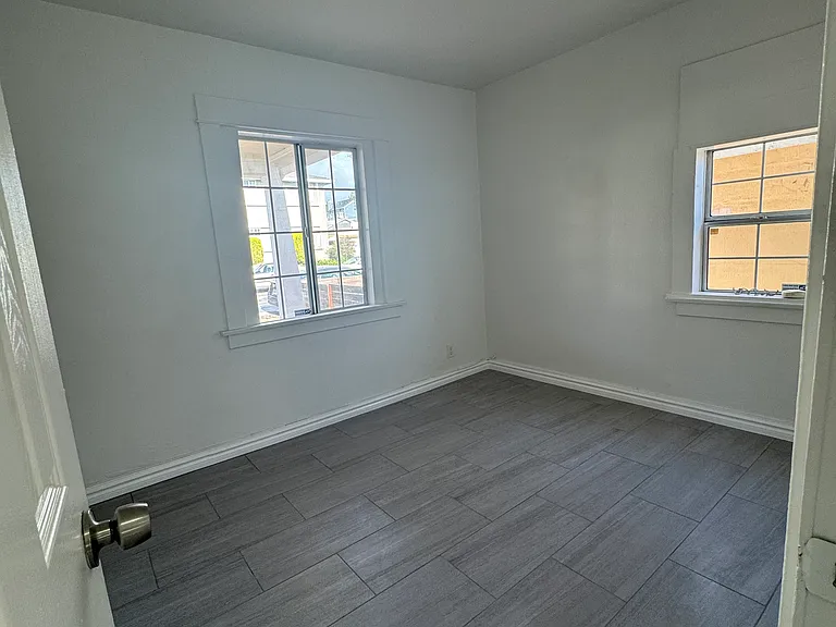 1076 Mira Mar Ave — Photo 4