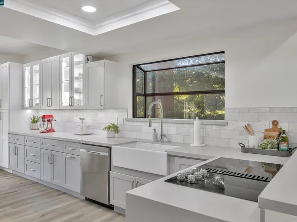 3 Via Barcelona, Moraga, CA 94556