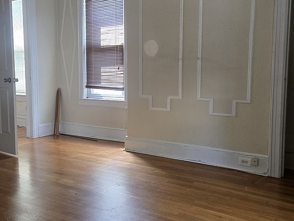 4th image of 40 Jefferson Ave #2