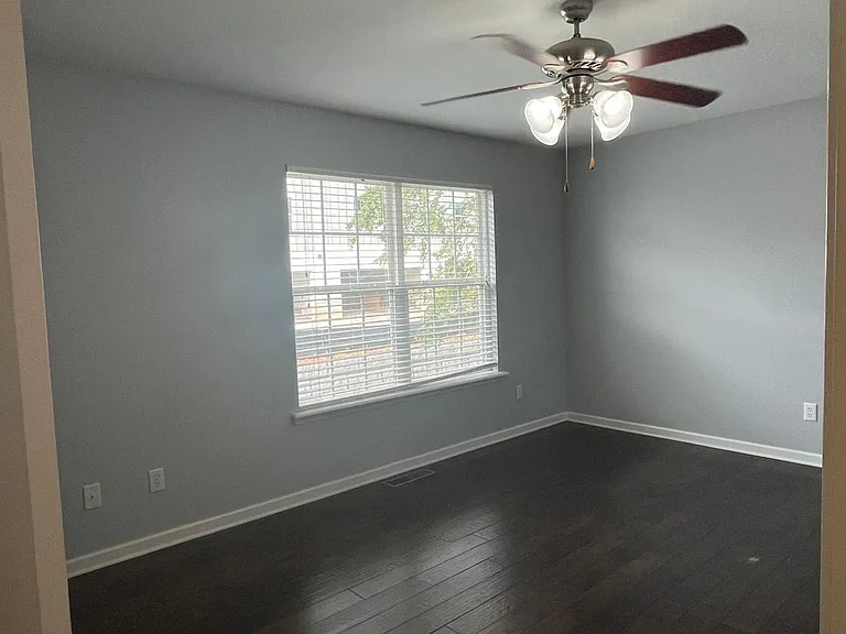 1897 W Stone St #3 — Photo 12
