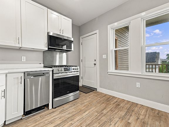 4th image of 1 Beacon St APT 3R