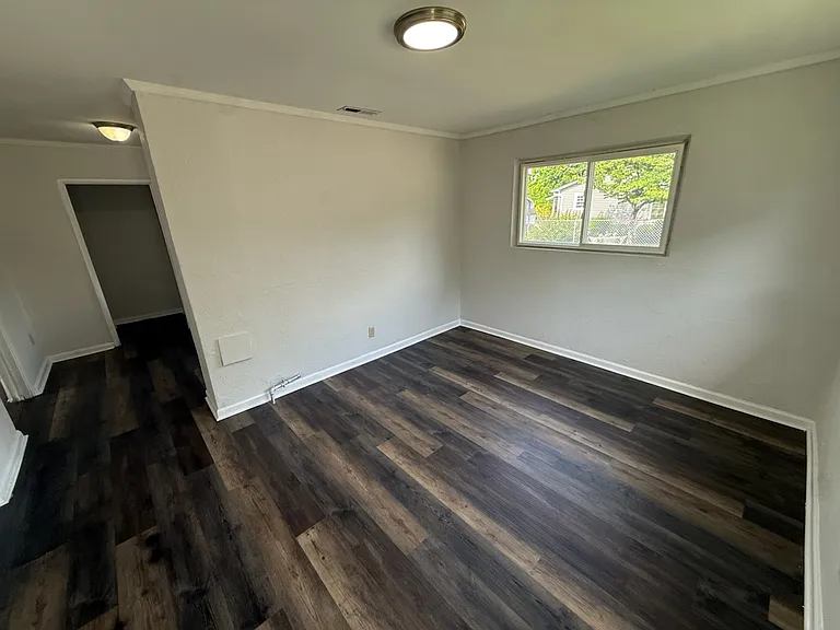 1800 Carson Ave — Photo 7